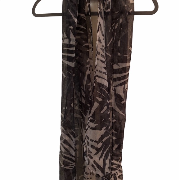 Black and white scarf - Picture 2 of 2